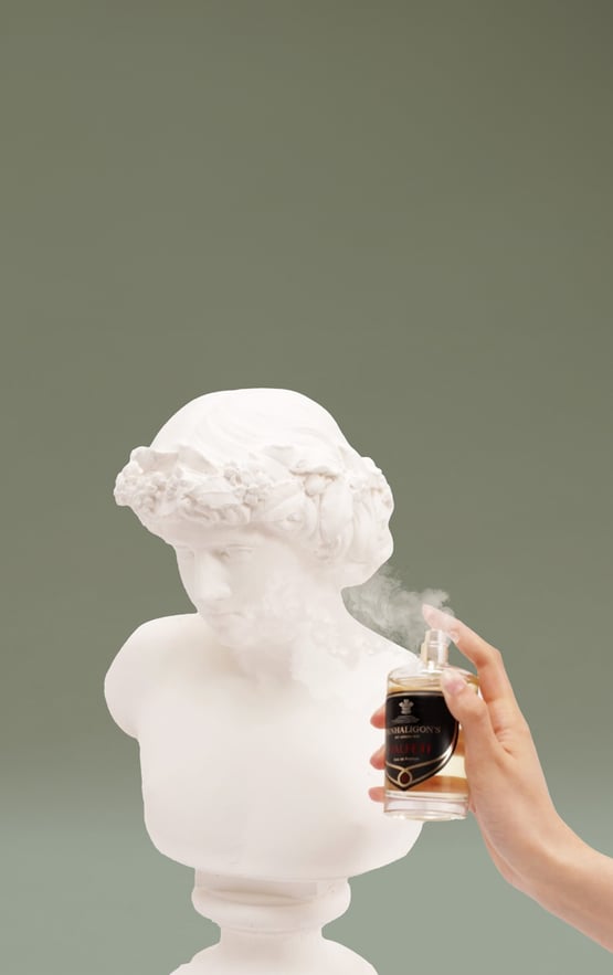 Halfeti sprayed on male statue